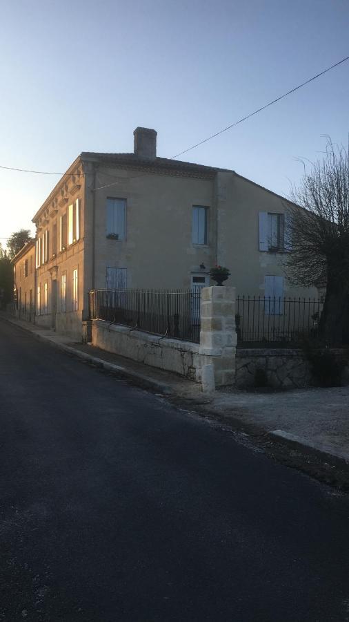 La Maison Blanche A Saint-Yzans-De-Medoc Exterior photo